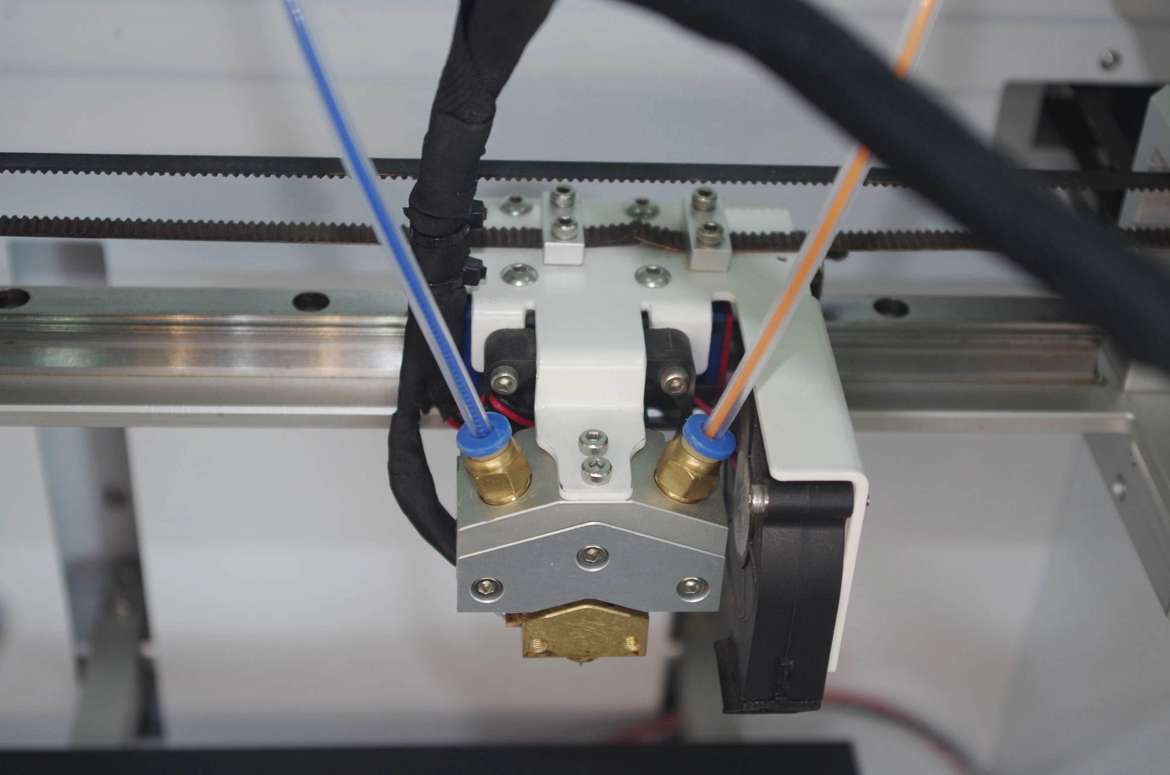 All-Metal Frame Enclosed Desktop Fdm 3D Printer with High Precision