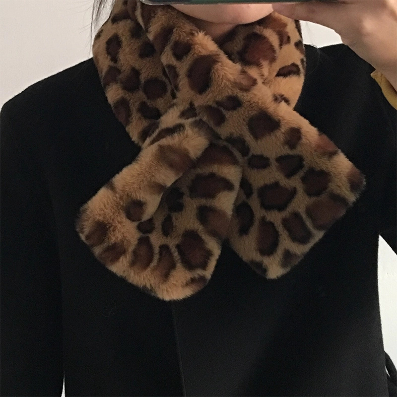 2022 El invierno llegan nuevos Leopard Print bufandas de lana para las mujeres coreano Moda versátil falsos anti pelo de conejo de peluche Neckpiece Bufanda de la marca de la cruz