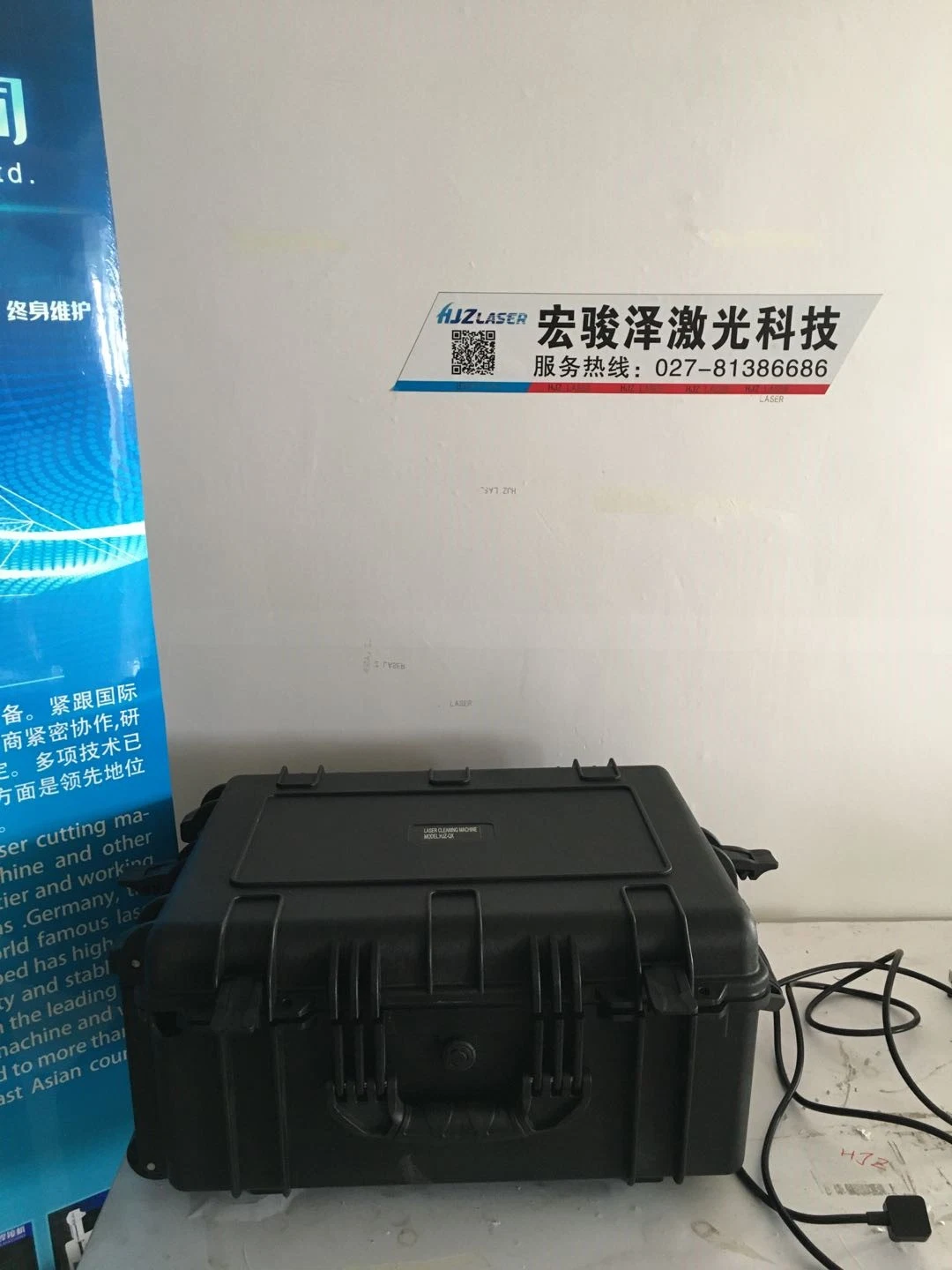 Mopa Luggage Portable 100W 200W 300W Laser Cleaning Machine Clean Rust Oil Paint