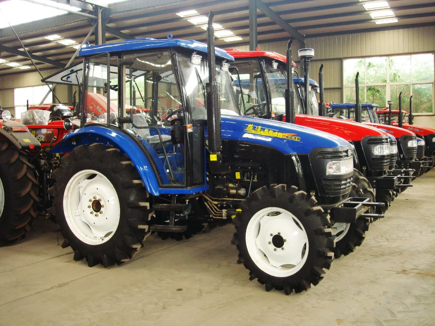 Lutong 40HP 4WD Farm Tractor Lt404 with CE
