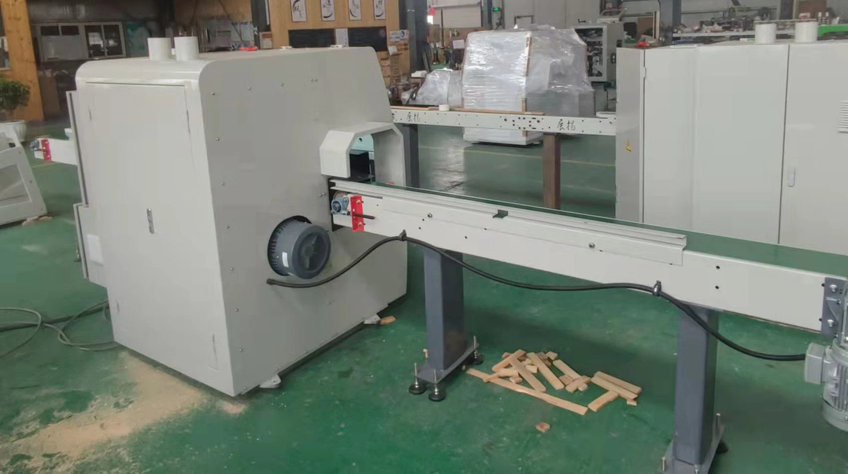 Automatic High Precision Woodworking Optimizing Cross Cut Chop Saw