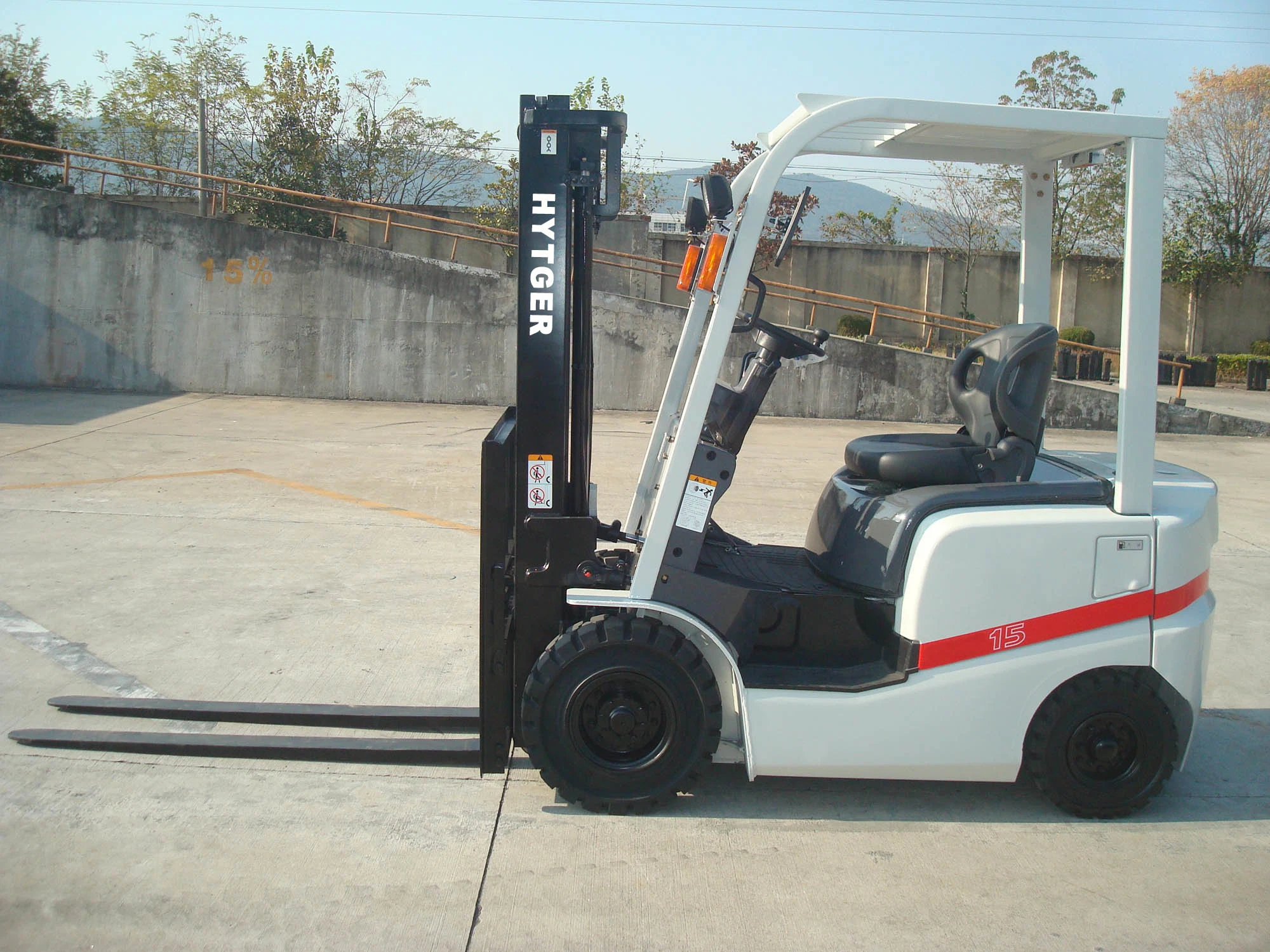 2000kg Diesel Forklift Truck Hydraulic Fork Lift Price