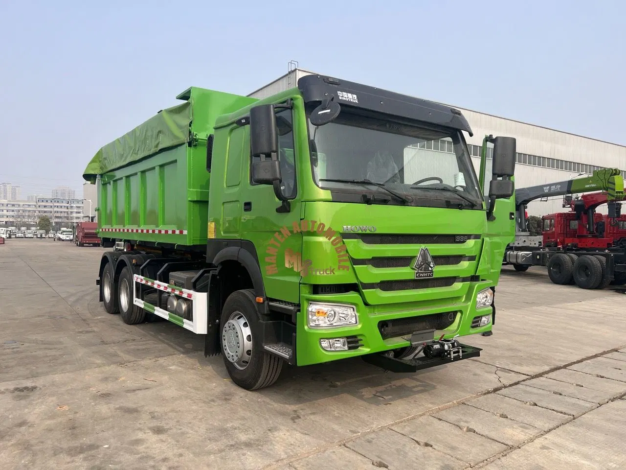 HOWO 18m3 Roll Arm Container Garbage Truck with Dump Body Garbage Tank for Transport Dry Garbage Truck