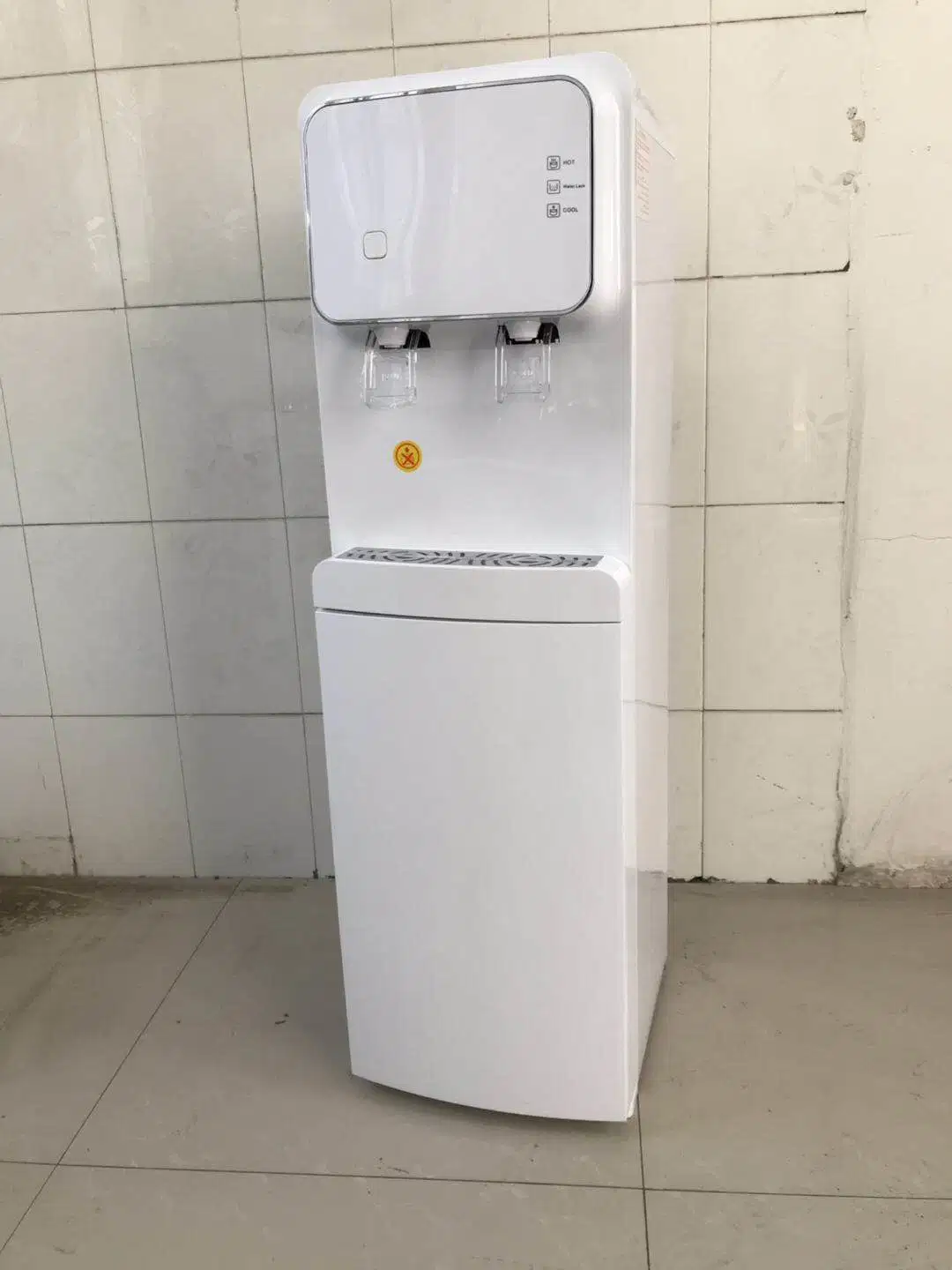 Dispensador de agua comercial de pie caliente y frío para uso en el hogar y la oficina en China