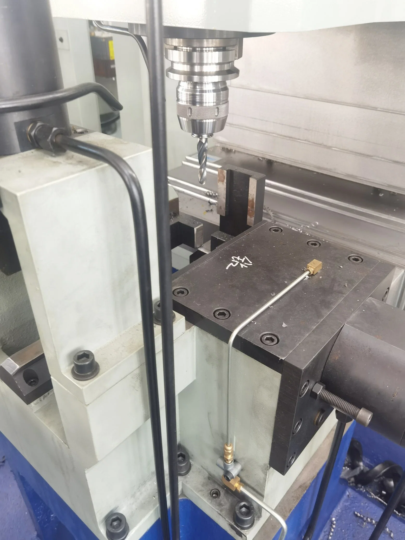 Máquina de perforación CNC de columna móvil vertical Zk52 para el montaje de pernos de agujero de fijación de guía de elevador T75 OEM/ODM