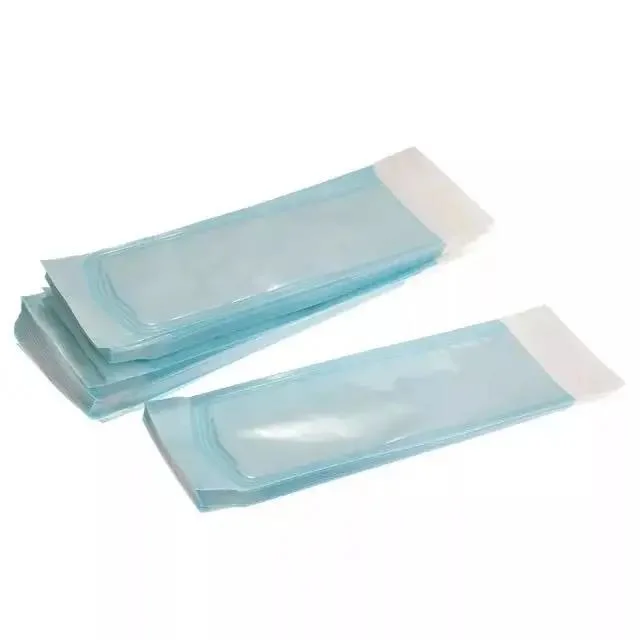 Pochette de stérilisation auto-obturant pour dispositif médical ou dentaire