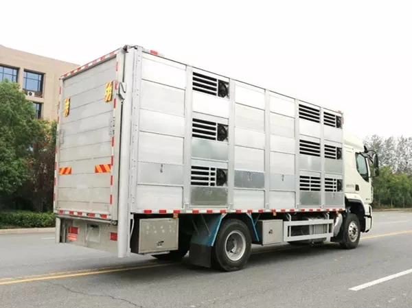 New Dongfeng Liuqi Aluminum Alloy 15tons Truck Transport of Pigs Cows Sheep for Sale Diesel Head Engine Color Transmission Easy