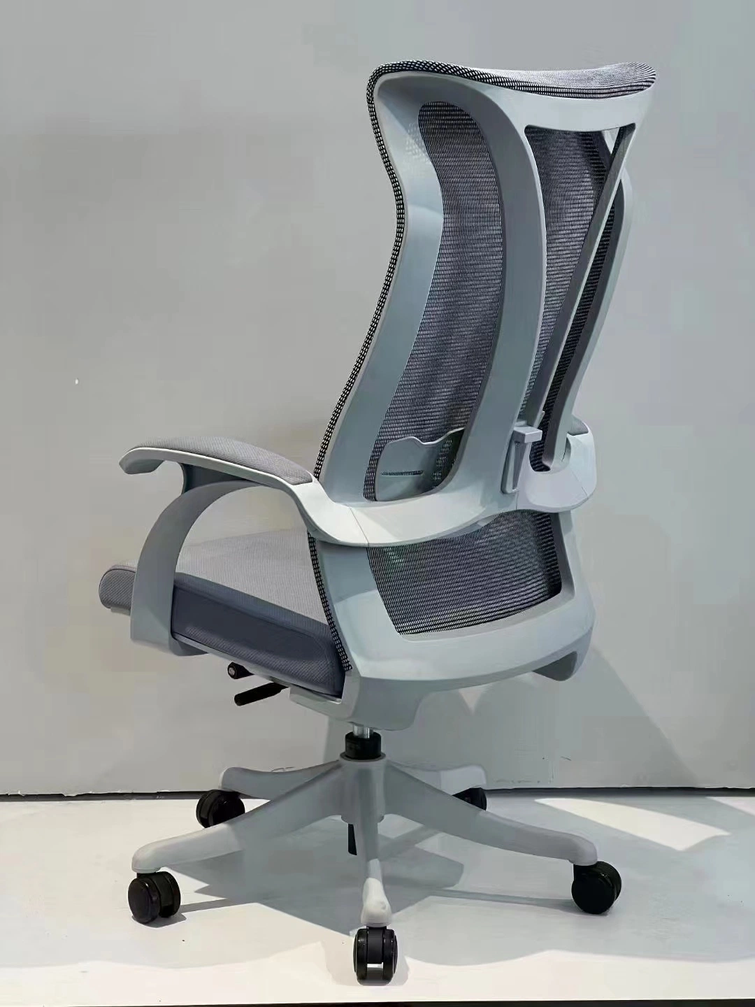 Customized Imported Quality Mesh High Back Adjustable Ergonomic Office Chair