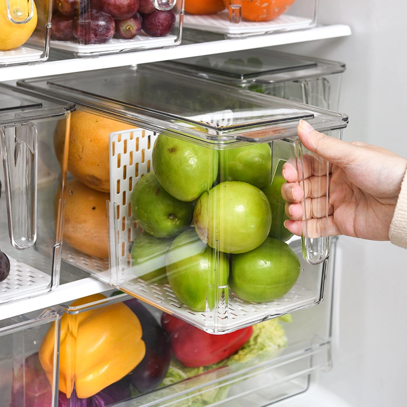 На кухне есть холодильник для хранения творческих продовольственной замороженные в салоне