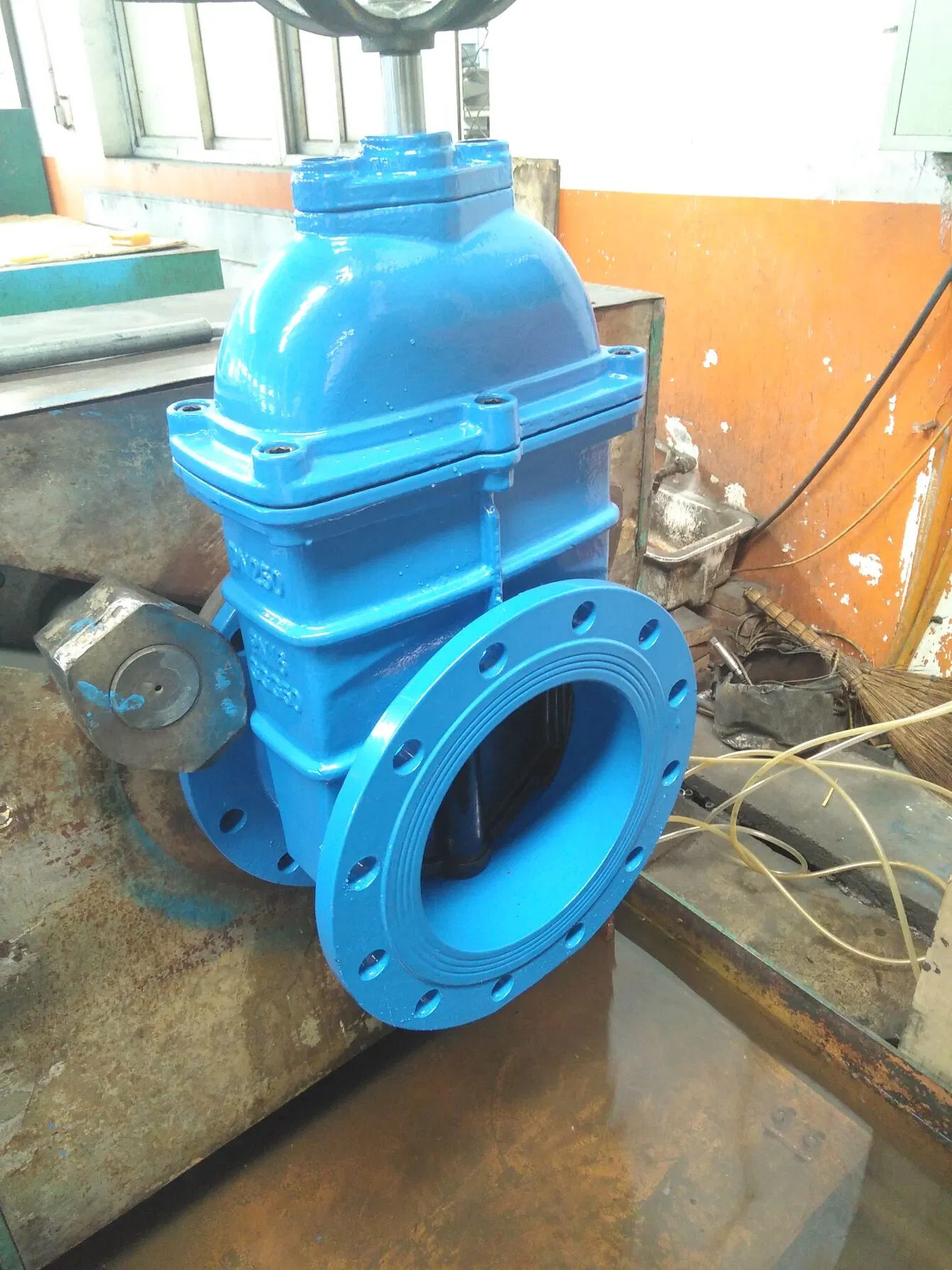 Ductile Cast Iron DIN F4 Non Rising Stem Resilient Seat Control Gate Valve