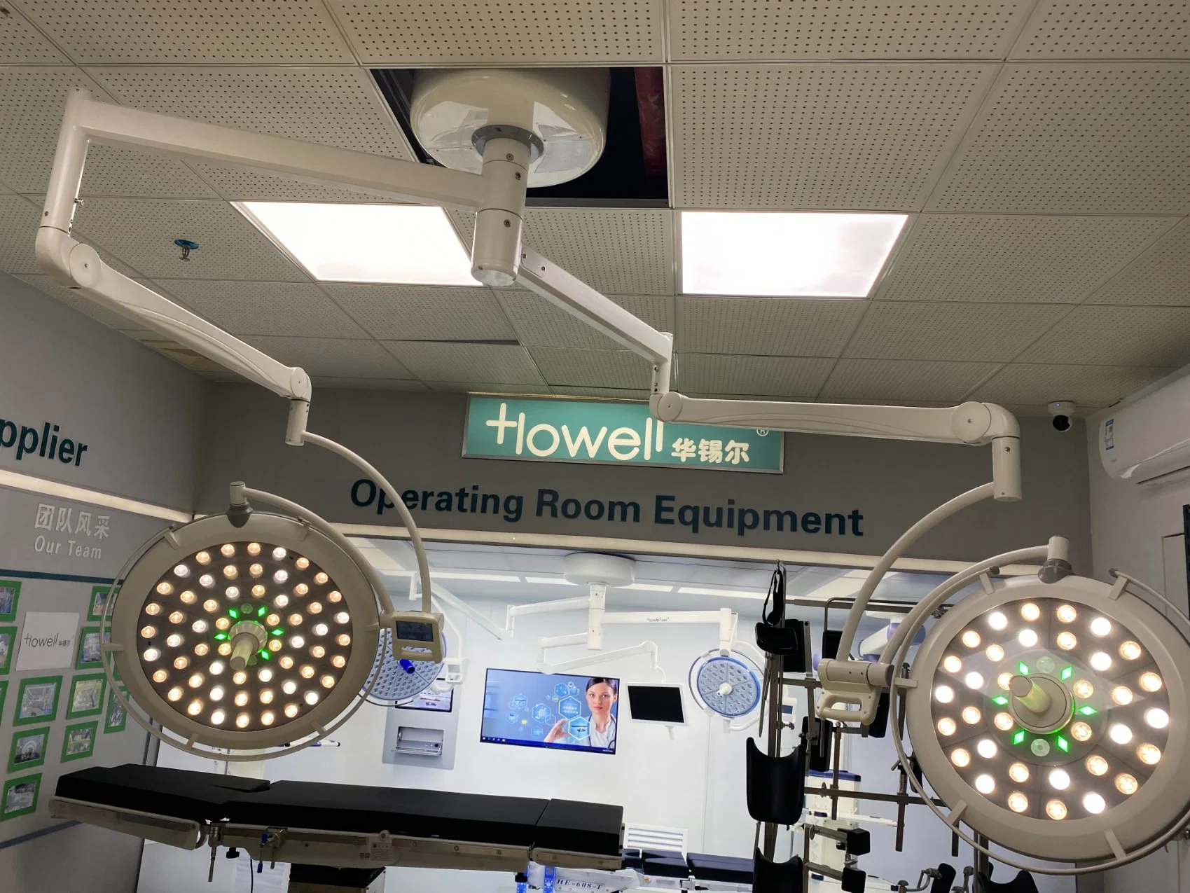 Double Dome LED Shadowless Surgical Light with Touchable Screen