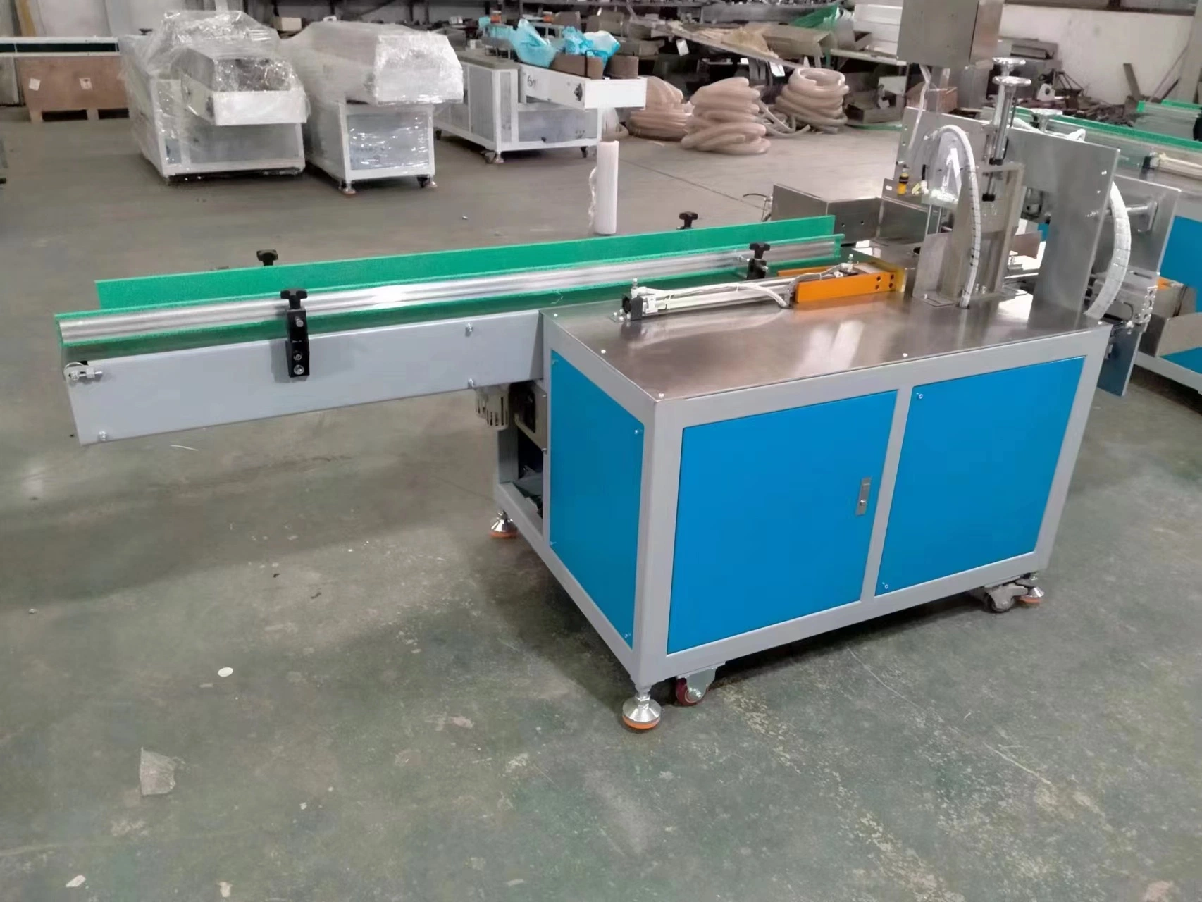 سعر المصنع نابكين Tissue Paper Machine Semi Automated Tissue Packaging الماكينة