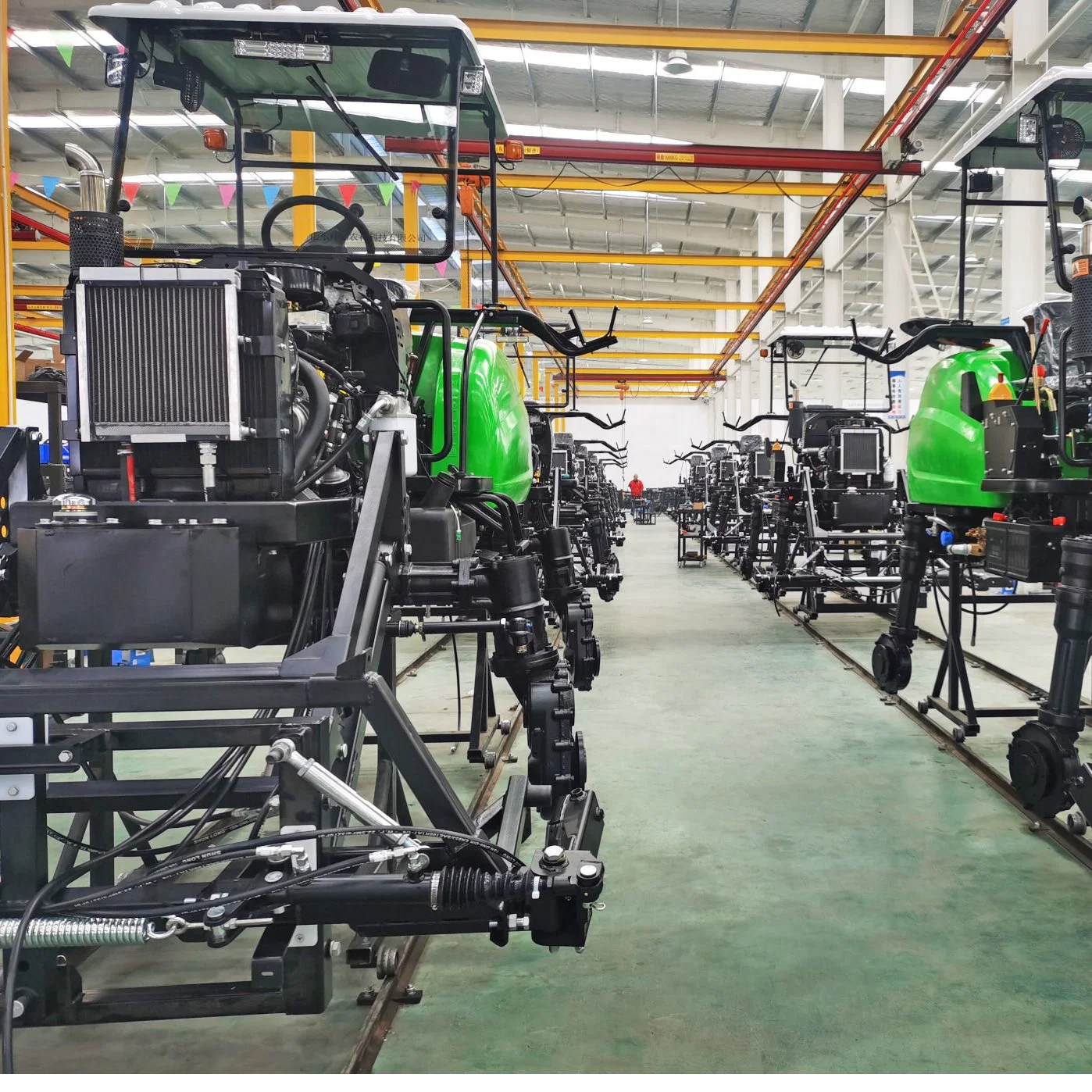 Tractor de ruedas agrícolas China de gran capacidad y alta eficiencia de 700 L. Pulverizadoras autopropulsadas agrícolas de barra pulverizadora montadas pulverizadoras de barra pulverizadora UTV