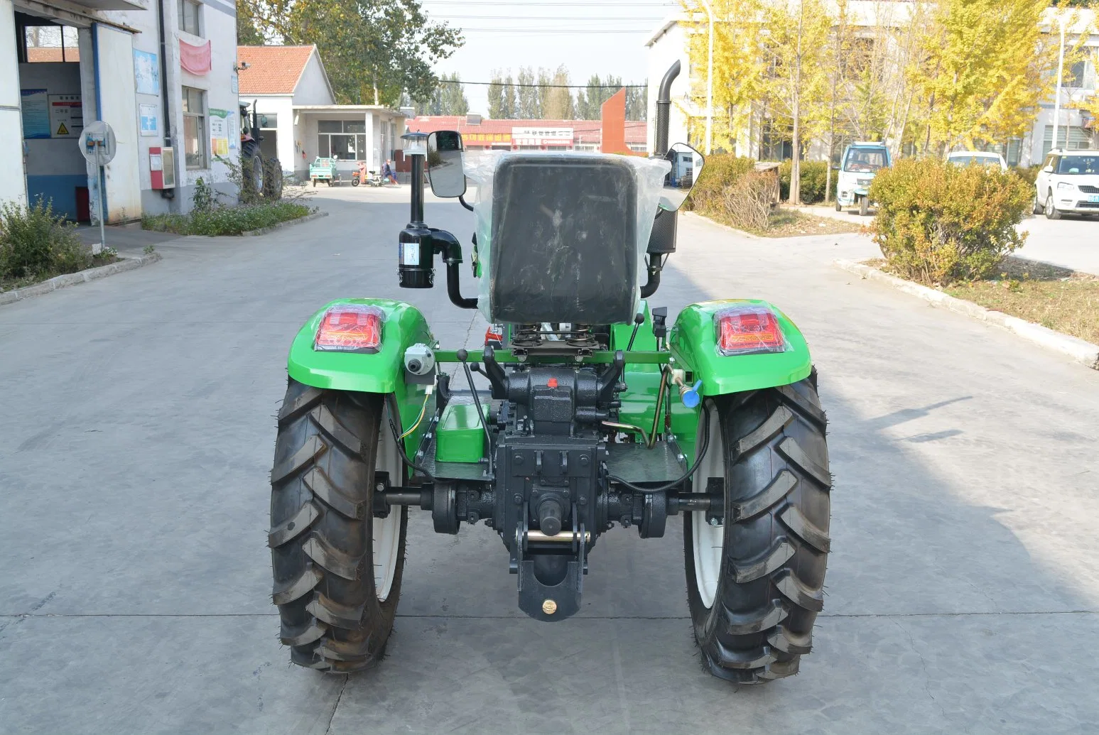 Mini tractor de cuatro ruedas pequeño Granja Orchard Paddy Lawn Garden Tractor China tractor de maquinaria agrícola