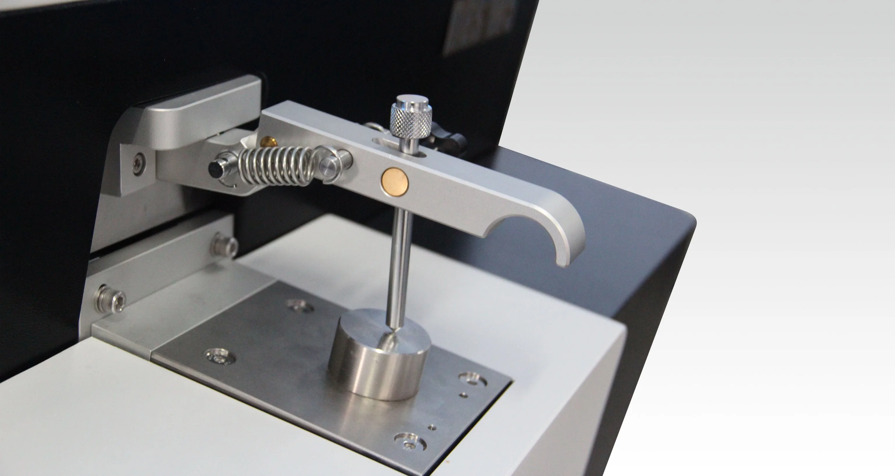 Simple Direct Reading Optical Emission Spectrometer for The Determination of Titanium