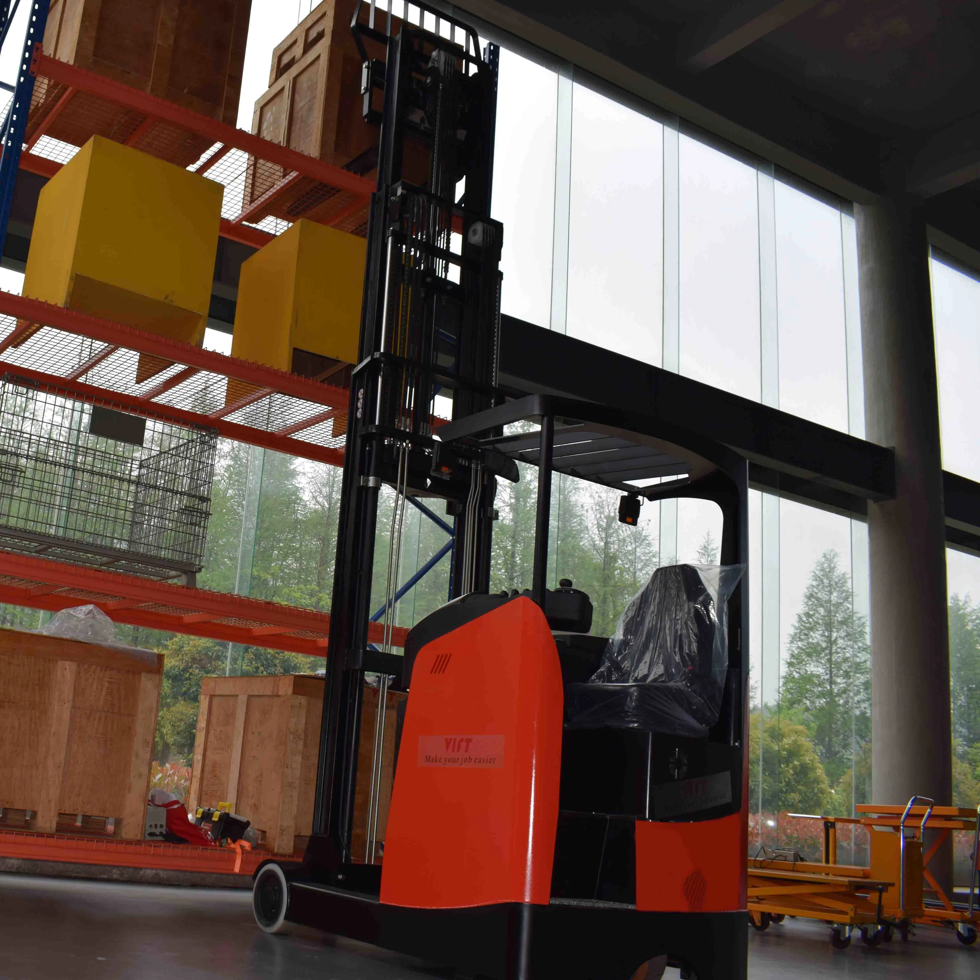 China Vift Manufacturer 1.6 2.0 Ton Seating Operation Electric Reach Truck