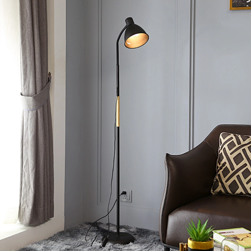 Black Metal Wood Floor Lamp Bedroom Living Room Stand LED Floor Light (WH-MFL-108)