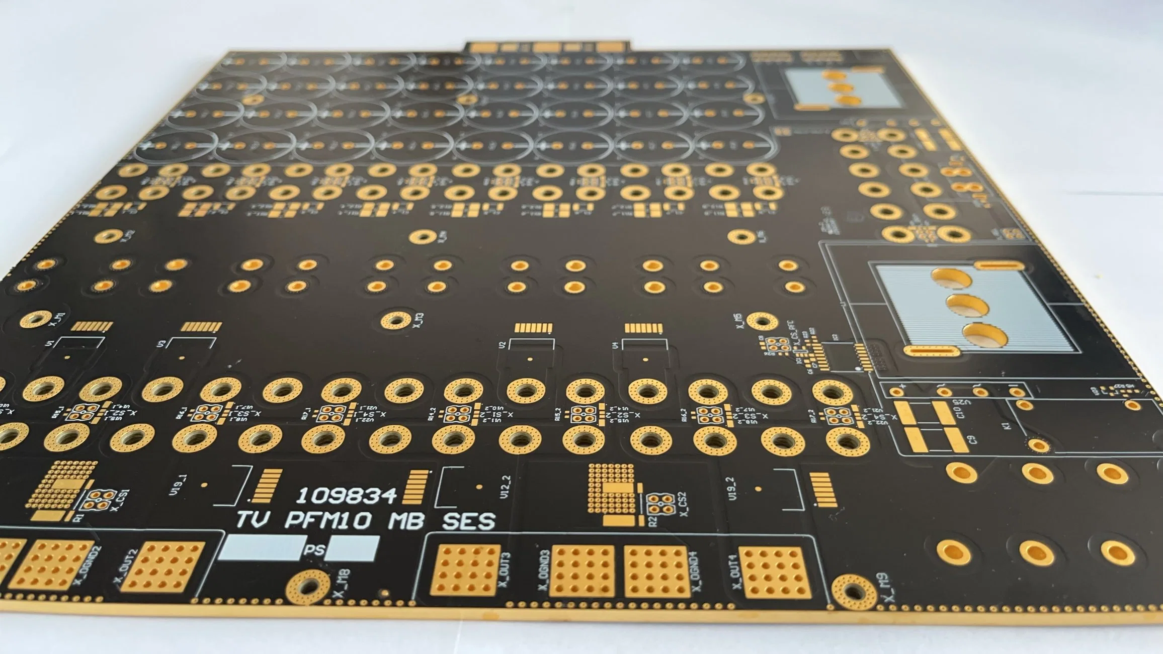 Hochwertiger Rogers PCB Lieferant für elektronische Fertigung