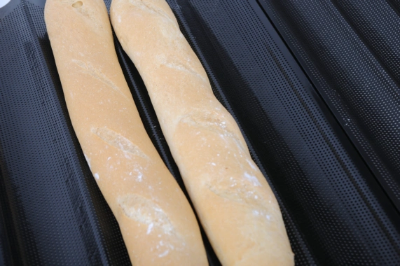 8- Row Aluminium Perforated Baguette Tray for Bakery