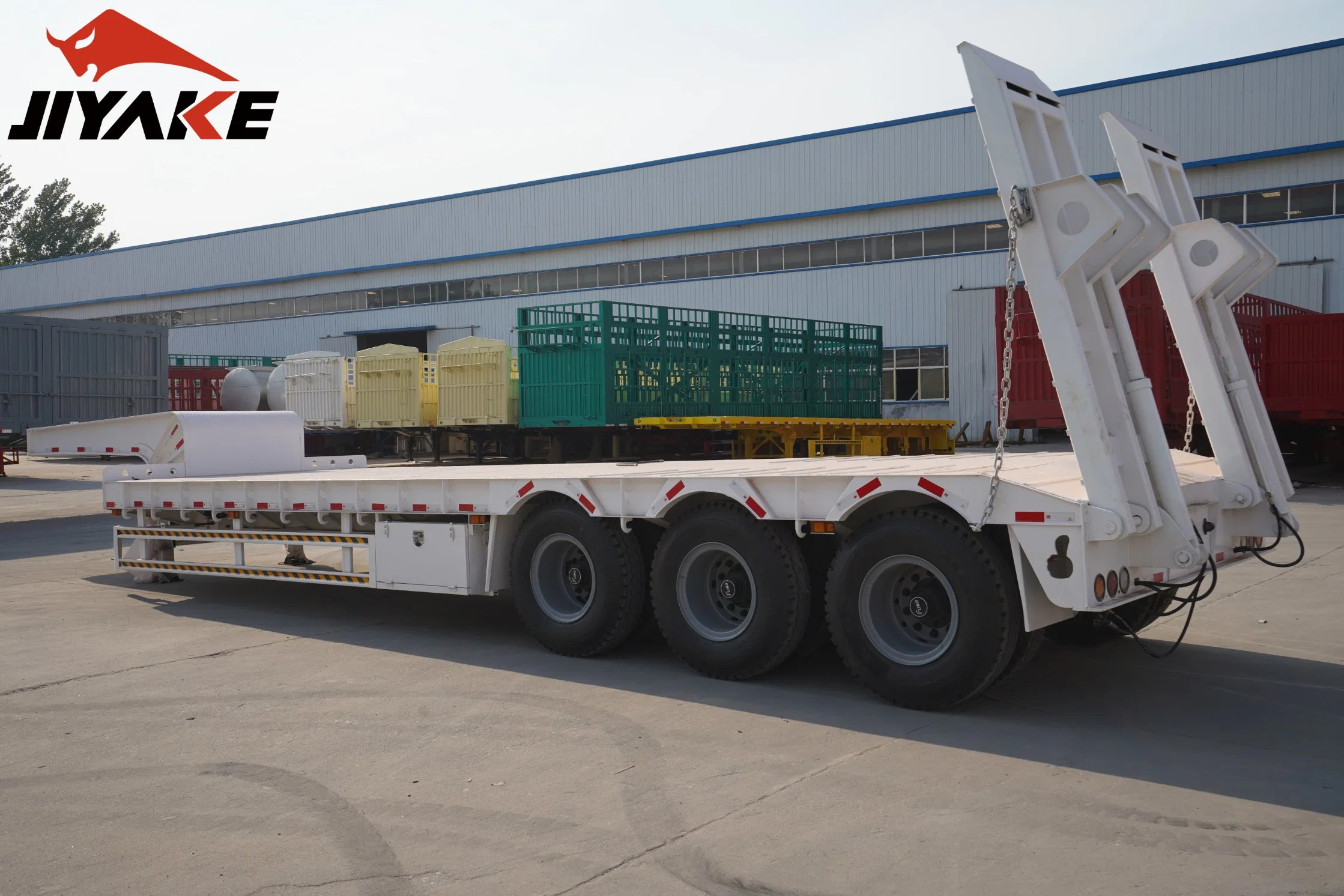 Plataforma de 3 ejes de 40 pies de largo cuello de cisne desmontable Lowbed remolque semi Trailer