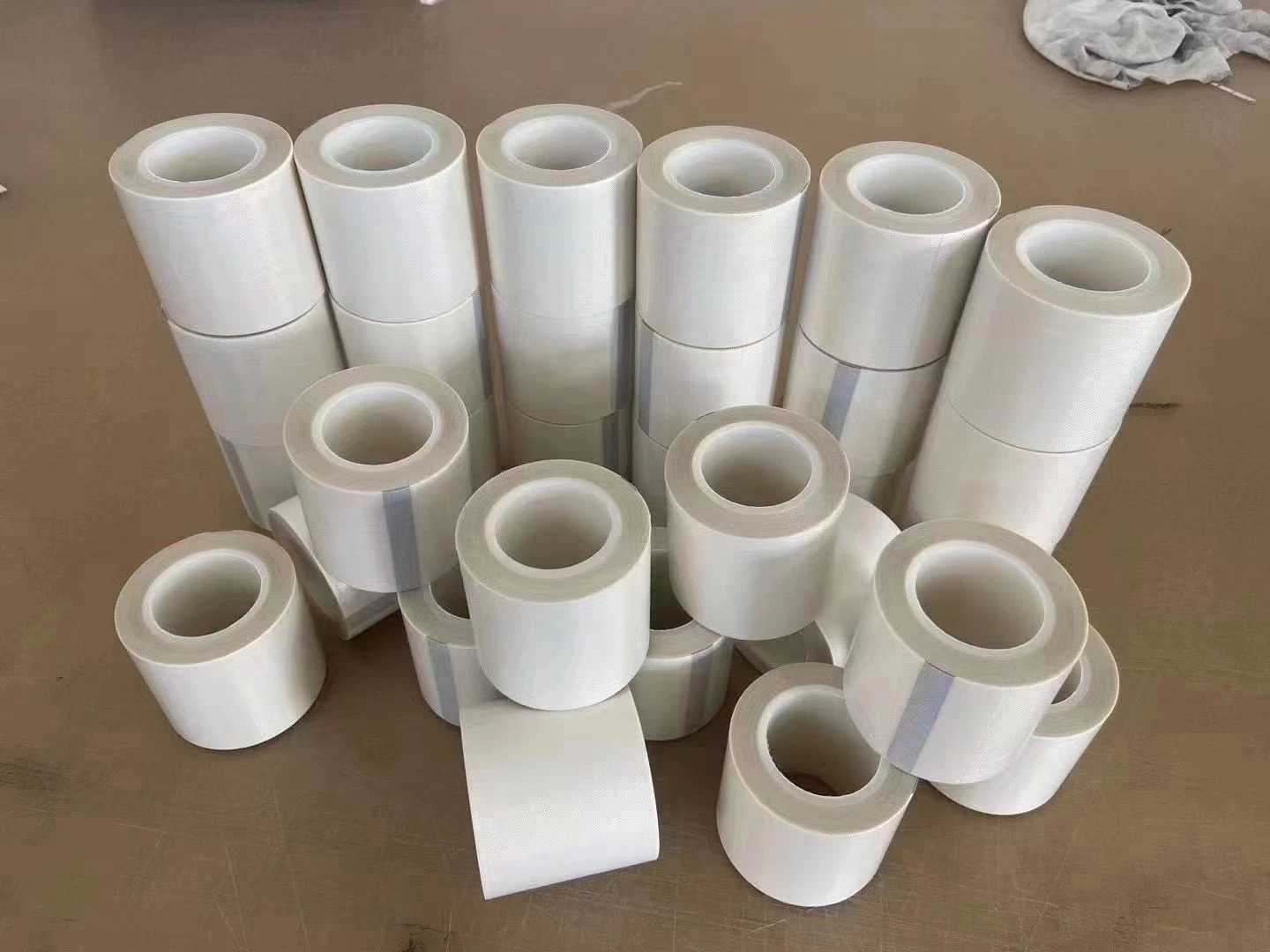 0.13mm 0.18mm 0.25mm 0.3mm Non-Stick Low Friction Heat Sealing PTFE Tape PTFE Coated Fiberglass Self Adhesive Tape