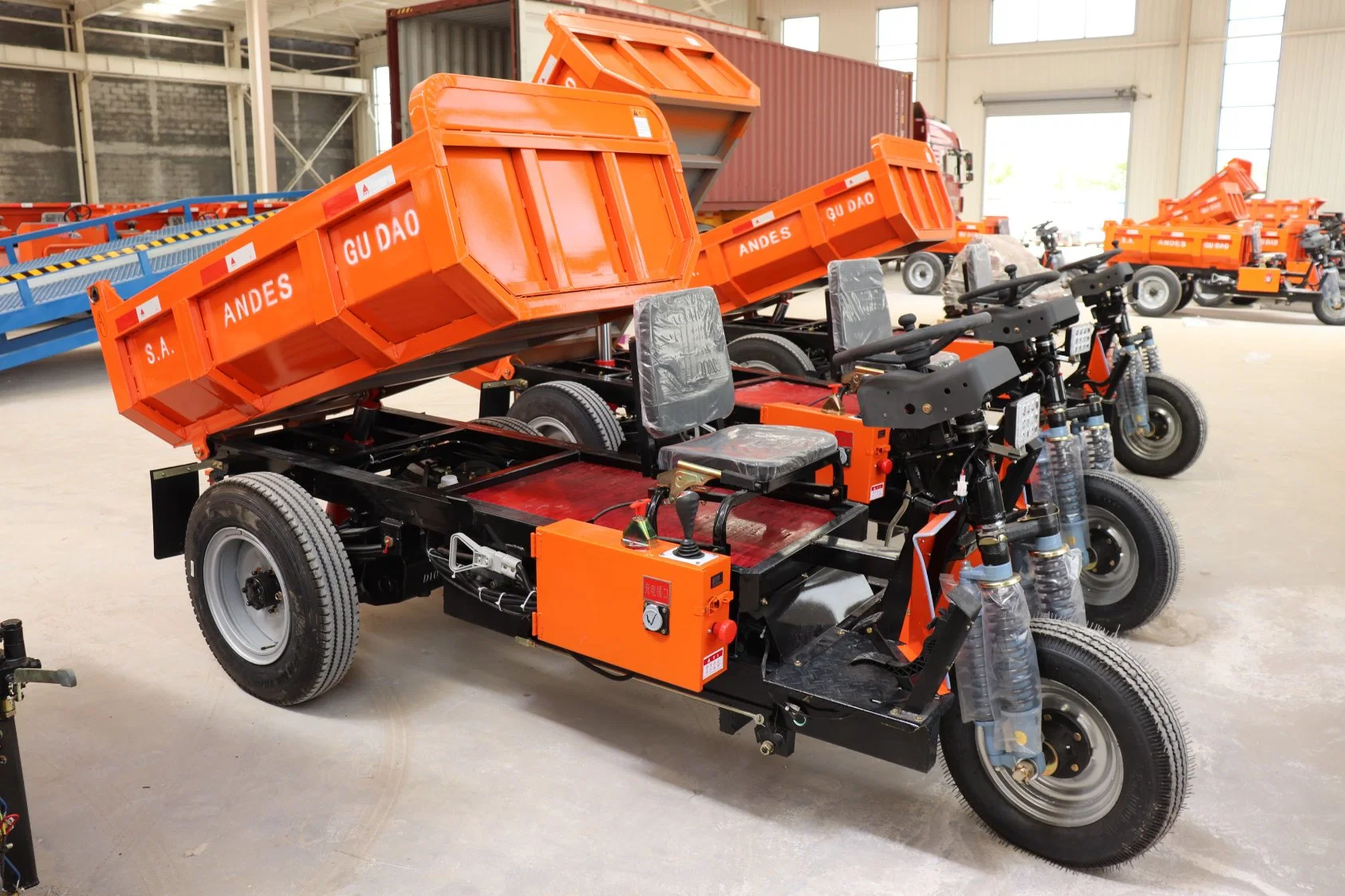 Mini Dumper 4X4 de 4 tonnes de moteur Diesel Moteur d'entraînement gauche Trike /Mini Dumper 4X4 Diesel Moteur 4 tonne d'entraînement gauche Trike de moteur