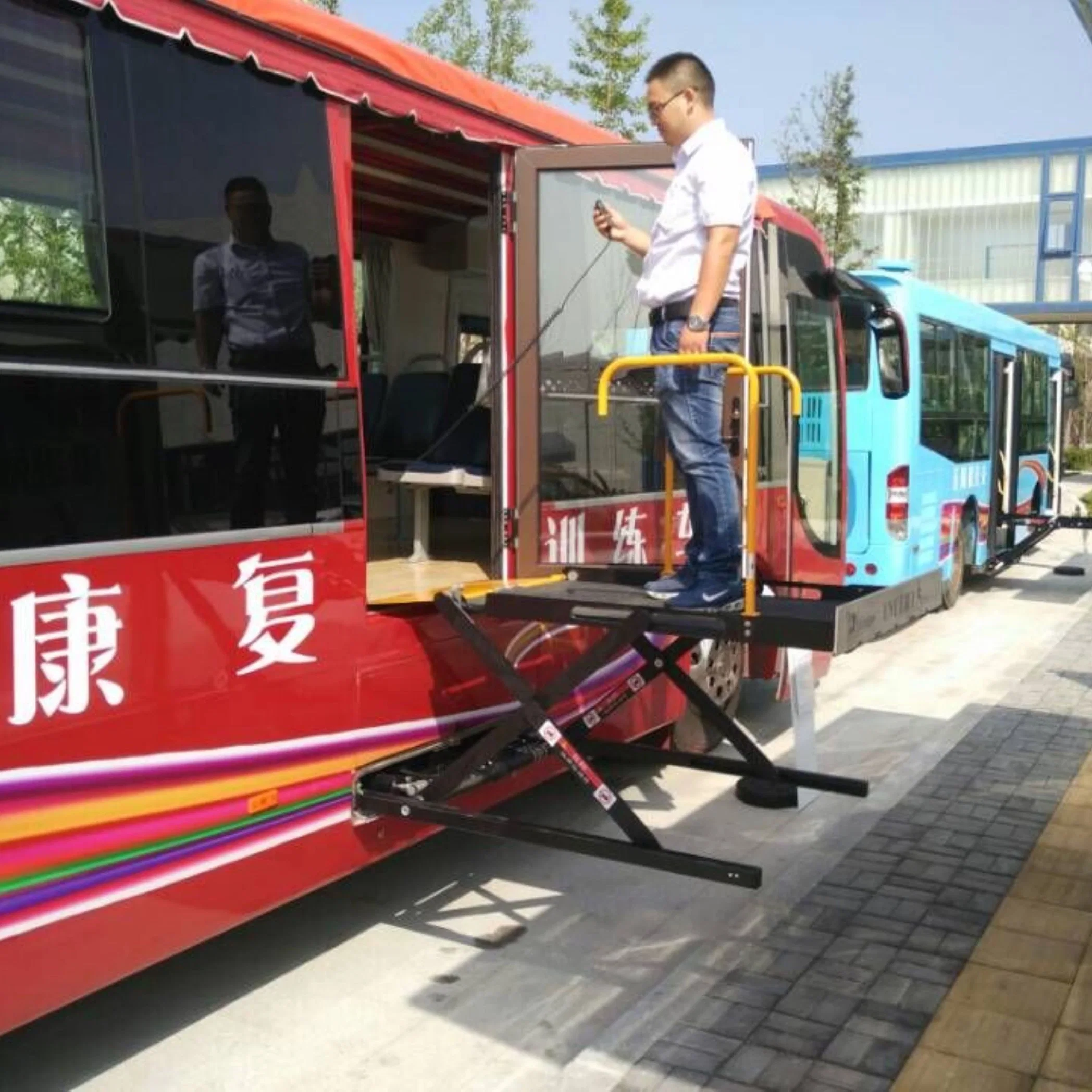 Uvl-1300II CE y certificación de la tijera de Bus Emark elevador de silla de ruedas Silla de Ruedas grúa CE la carga de 300kg