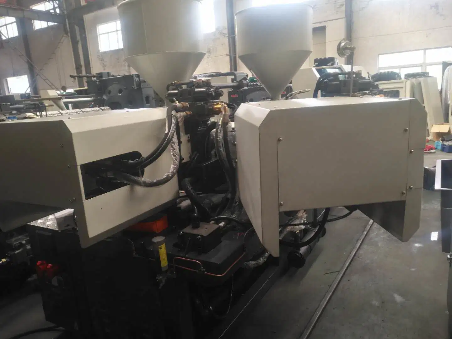 240 Ton 2 Mixing Color Energy Saving Plastic Injection Molding Machine