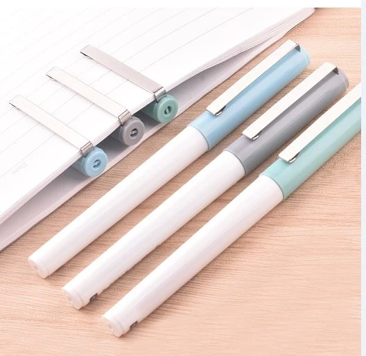 القرطاسية المكتبية قلم بكرة الأسطوانة الكتابة السريعة للحبر الجاف السلسلة، طرف الإبرة 0.5 مم، . مشبك معدني، قلم قابل لإعادة الملء، قلم شعار اللون الأخضر