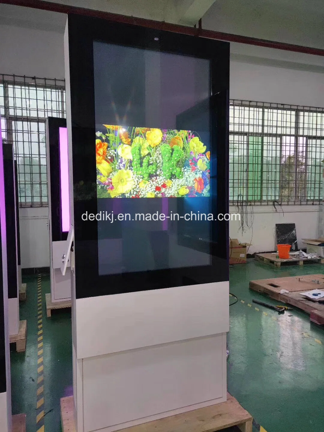 65 Inch Outdoor Double Sides LCD Digital Signage Totem