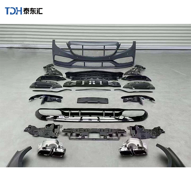 High quality/High cost performance  Auto Parts Rear Bumper Lip Diffuser LED Light with Exhaust Tips for Mercedes Benz W205 C200 C300 C43 C63 Amg Sedan 4 Door 2015-2019