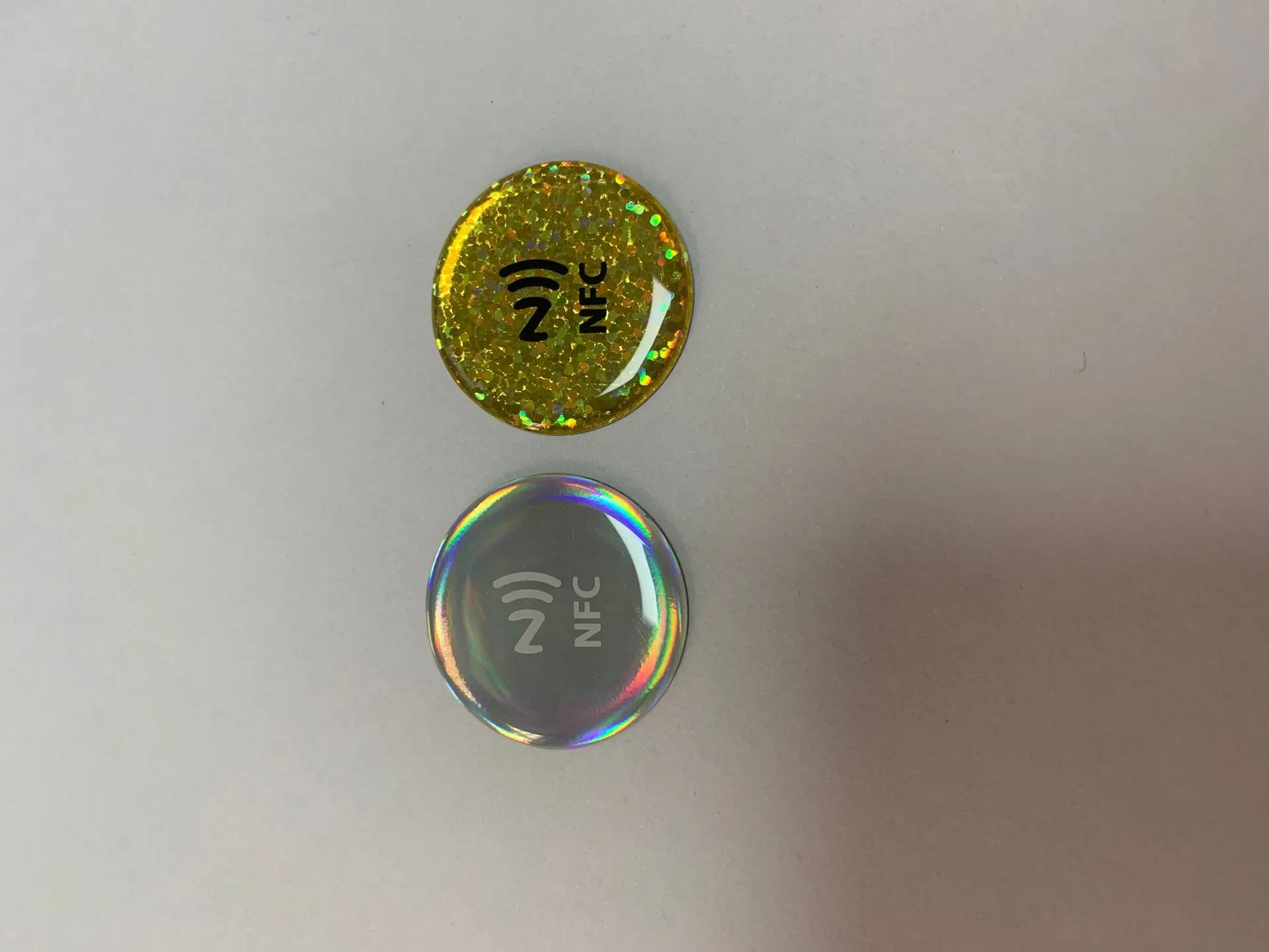 Arco Iris de Oro Plata Shinny Holograma espumoso enlace personalizado Las etiquetas RFID programable del teléfono Botón NFC