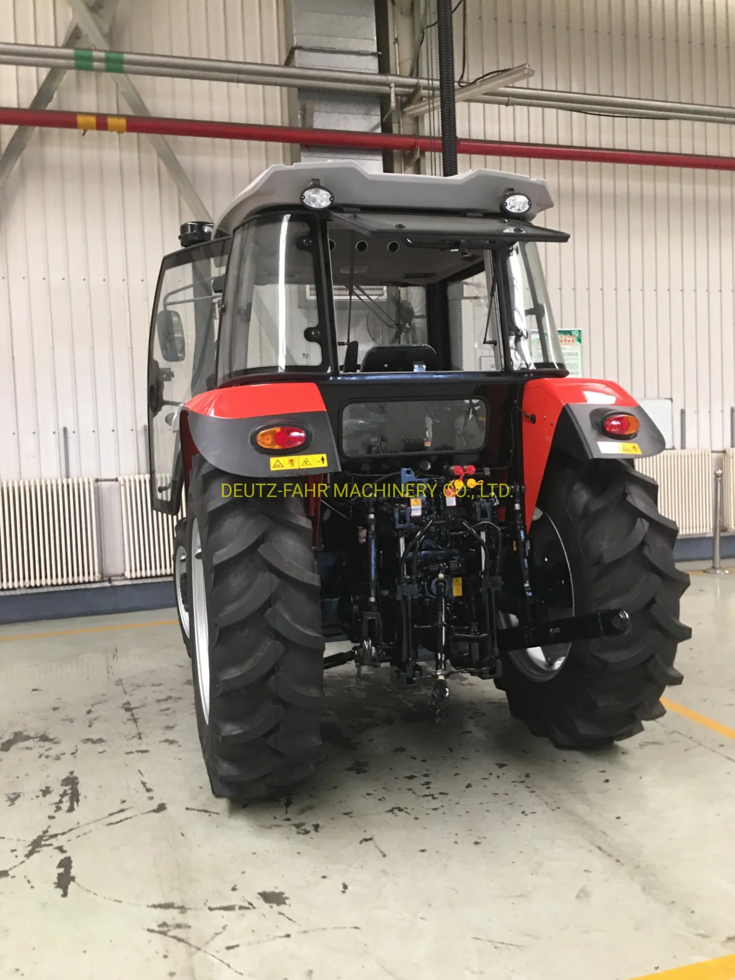 Las cuatro ruedas de 100 CV Hot vender Tractor agrícola de alta calidad de la cabina con aire acondicionado