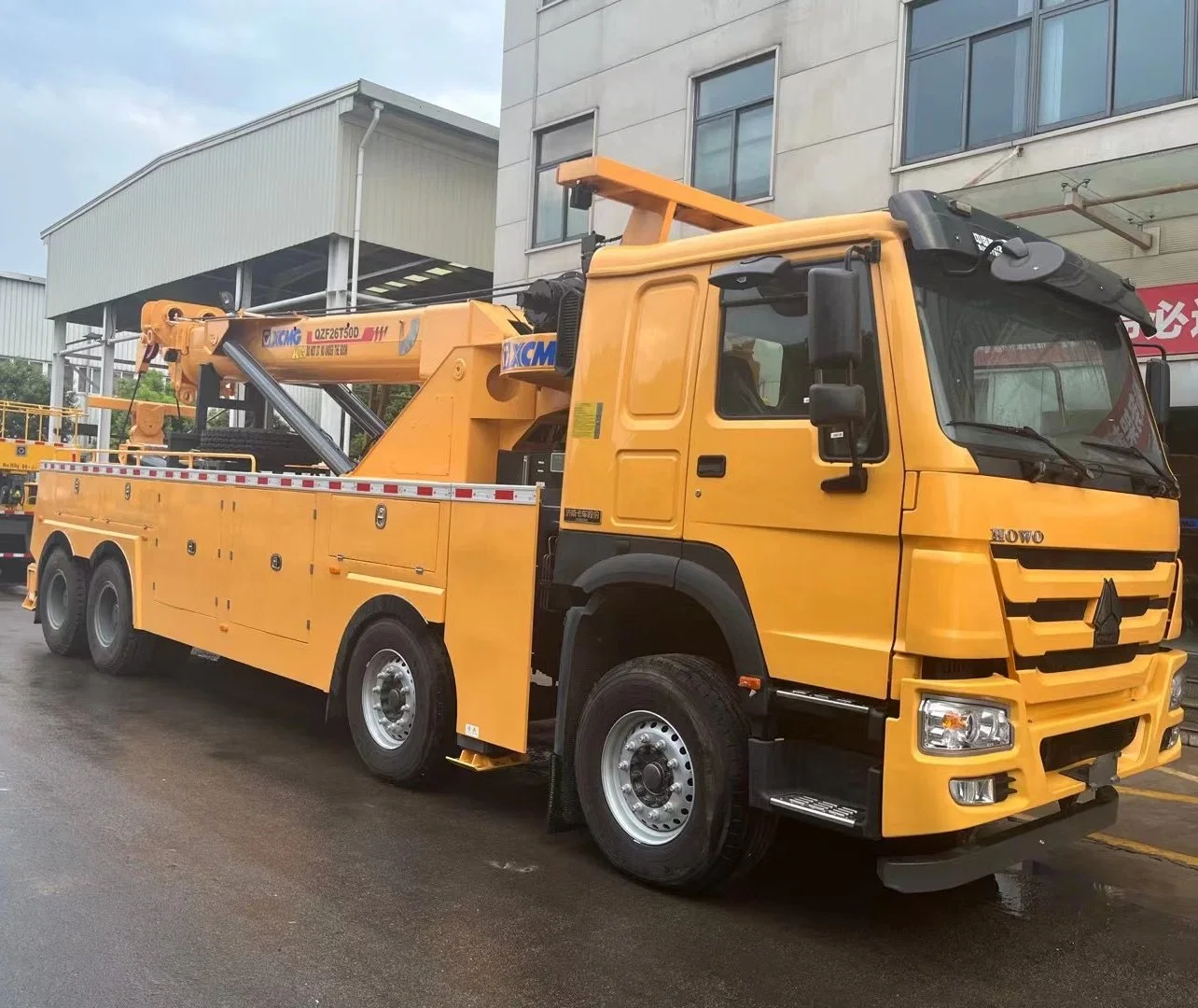 Sinotruk HOWO 6X4/4X2/8X4 Road Rescuer Road Recovery Rotary Towing Truck Wrecker for Sale