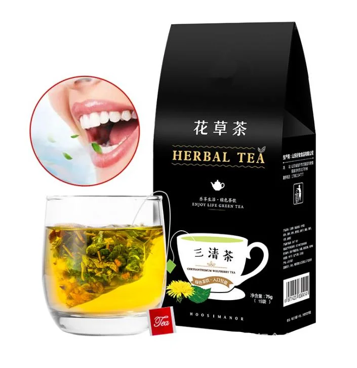 صينية بأعشاب تغسل برائحة شاي مع أنفاسها الطازجة مع الحلو