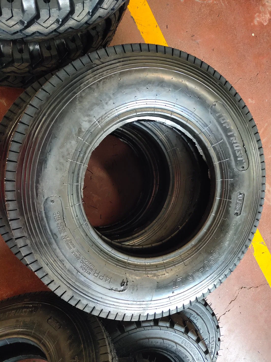 Sh-188 Radial Pattern High Loading Capacity Light Truck Tyre (750-16)