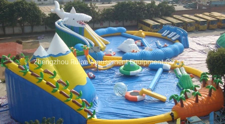 Tobogán de agua móvil inflable Tiburón Parque de alzadores para inflable Parque acuático de atracciones