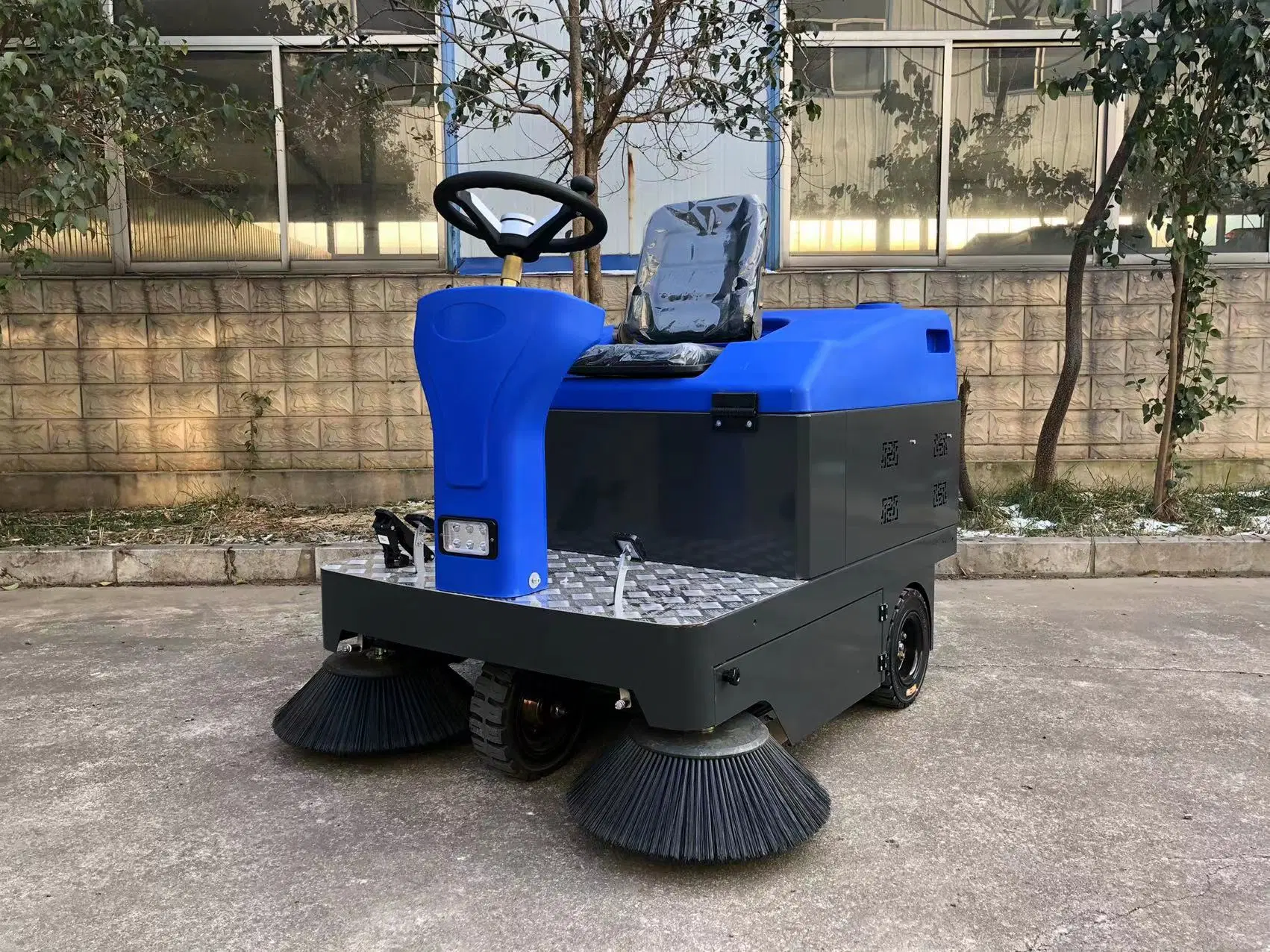 Ride-on Automatic Electric Battery Smart Sweeper Commercial Floor Sweeper with Factory Price