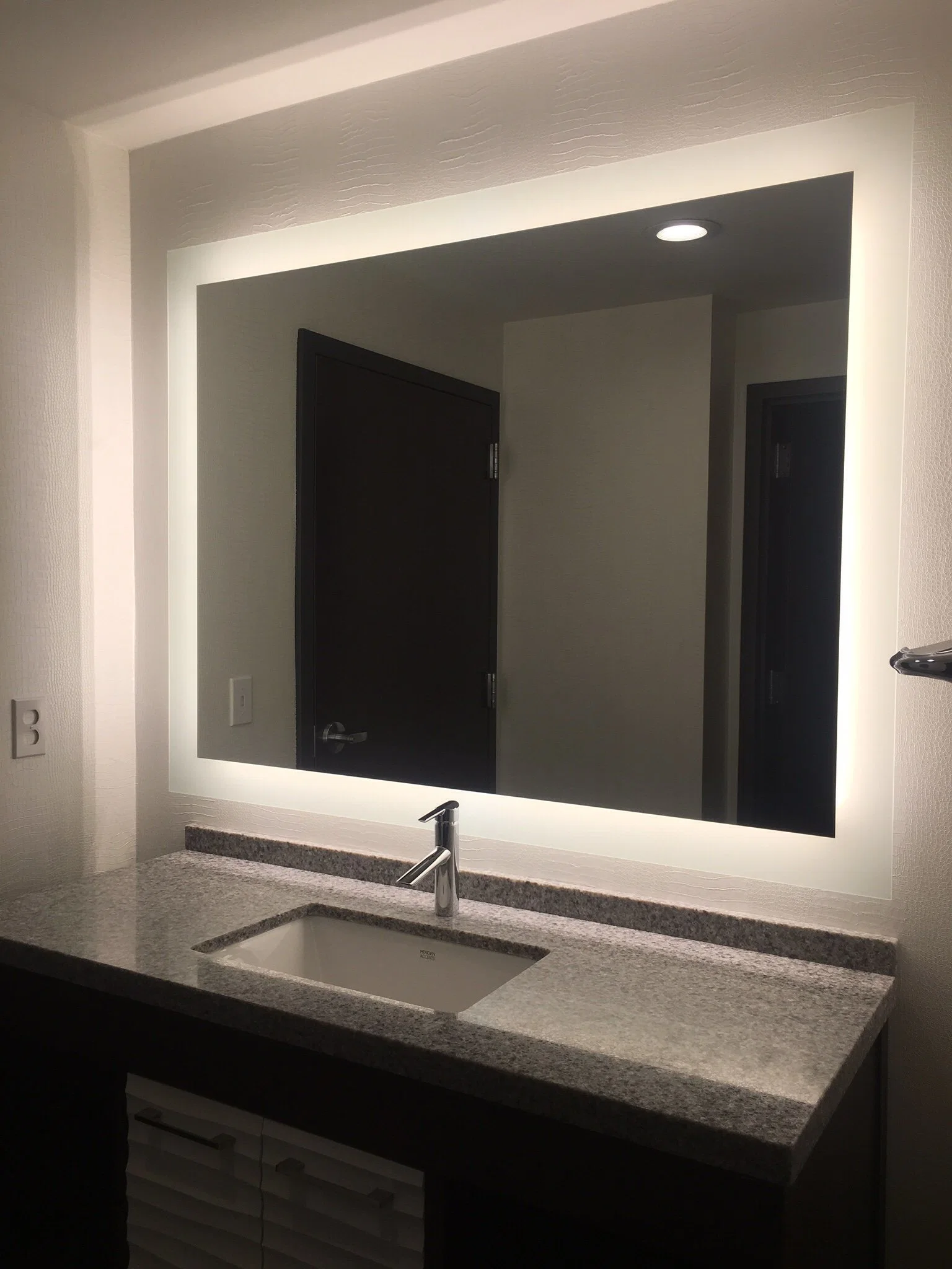 LED Lighted Bathroom Mirror, Wall Mounted Bathroom Vanity Mirror, Dimmable Touch Switch Control, 3000-6000K Adjustable Warm White/Natural/Daylight Lights