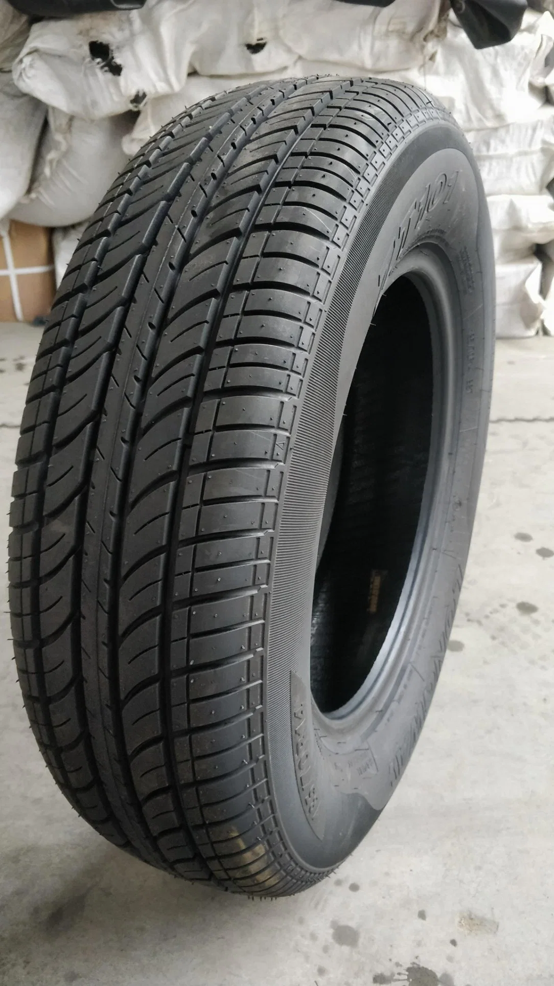 Hotsell Cheap Tyres R13 14 15 16 Bulk Prices PCR/LTR/C/Van/Pick-up Leichte Lkw-Pkw-Reifen mit GCC/Saso für KSA Saudi Arabia Market 205/65r15 Zt101