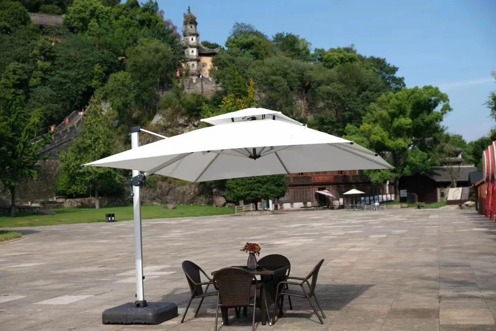 Chine Parasol Professionnel Large Cafe High quality/High cost performance Cantilever Big Resort Umbrella