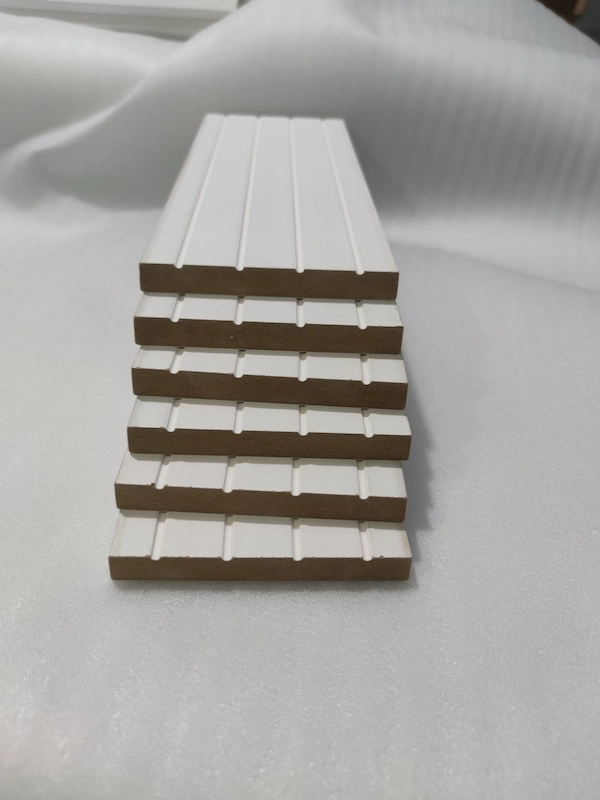 Estructura de madera de juntas con imprimación GESSO blanca de alta calidad impermeable