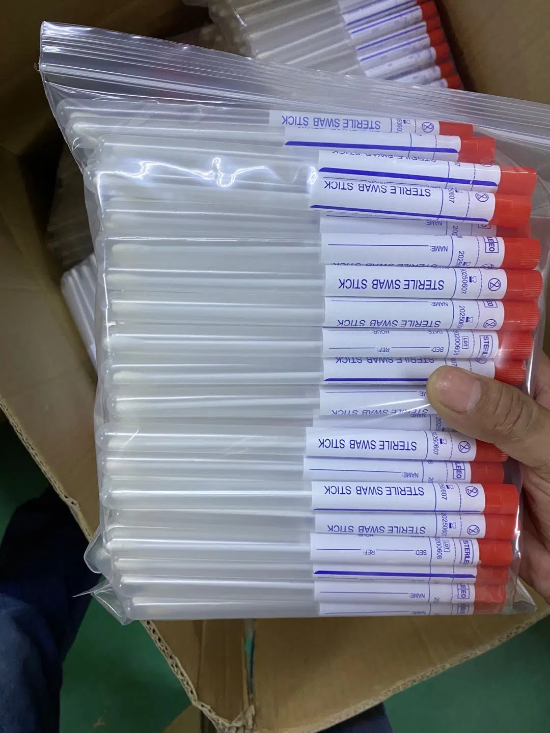 Medical Disposables Tubes and Swabs Products Oral Nasal Swab Vtm Swab Test for Rt-PCR Analysis