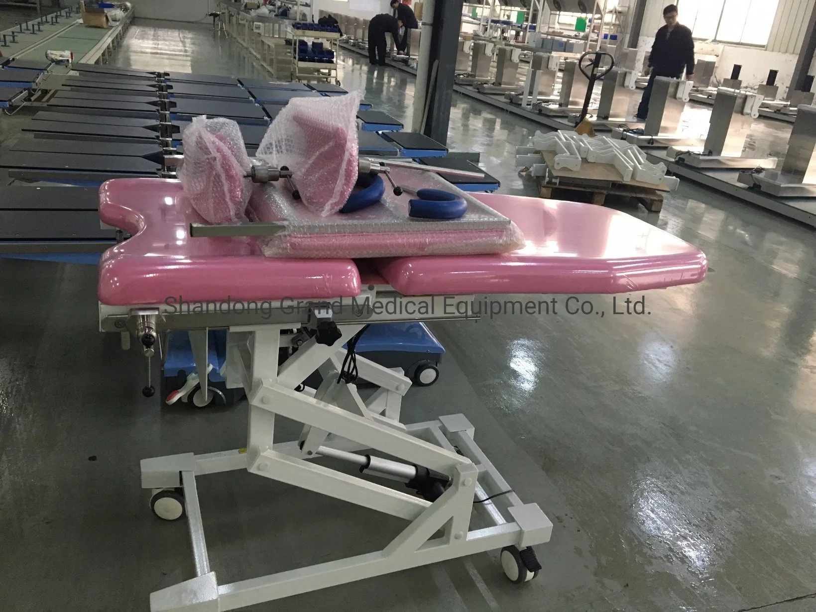 Electric Examination Medical Bed Gynecology Table Hospital Electric Hydraulic Gynecology Operating Table Obstetric Delivery Bed Gynecological Examination Tables