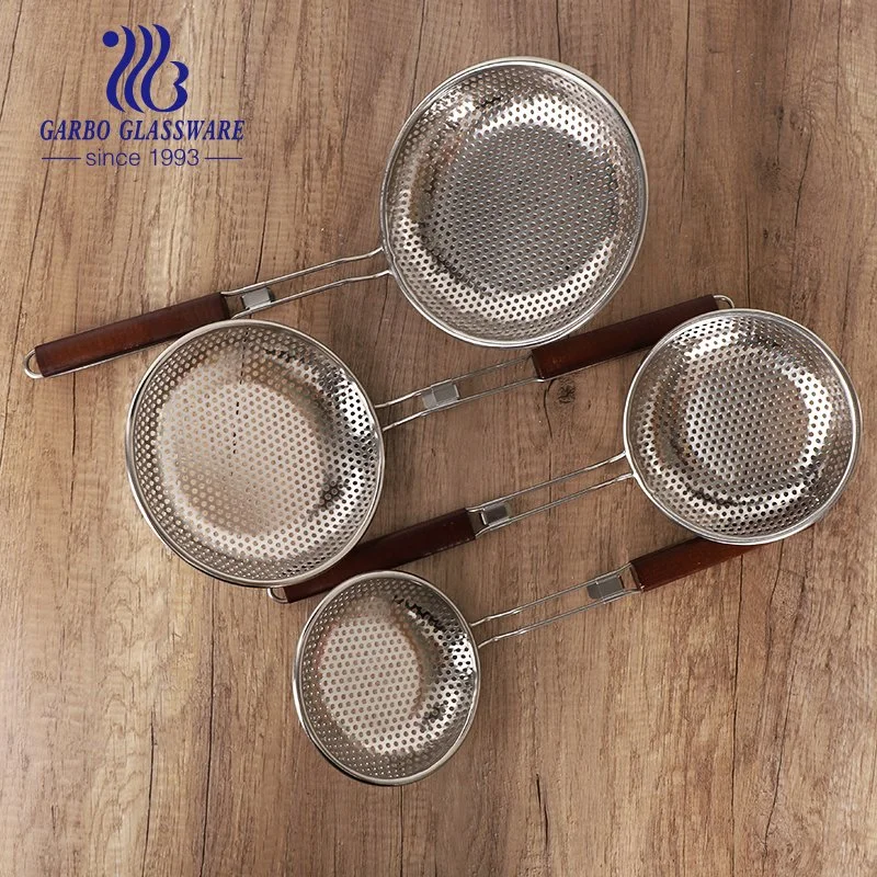 El colador de acero inoxidable de alta calidad cuchara espumadera mango de madera herramienta menaje de cocina Cocina cuchara espumadera Utensilios de Cocina