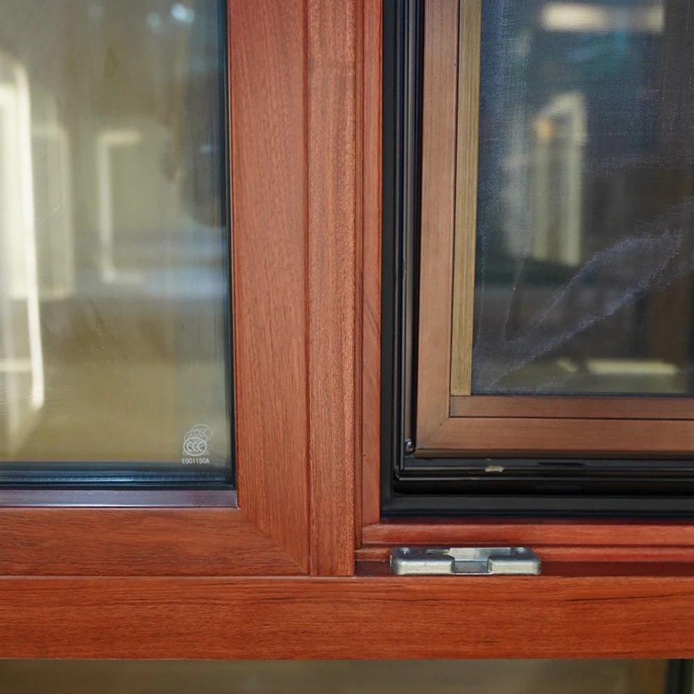 A95L ventana de madera con bisagras superior de apertura interior alemana de gama alta personalizada con diseño abierto y malla de seguridad integrada para un acabado de lujo.