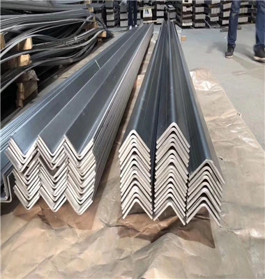 Black Hot Rolled Carbon Mild Q235 Ss400 Steel Angle China Equal Angel Bar / Angle Steel / Iron Angle