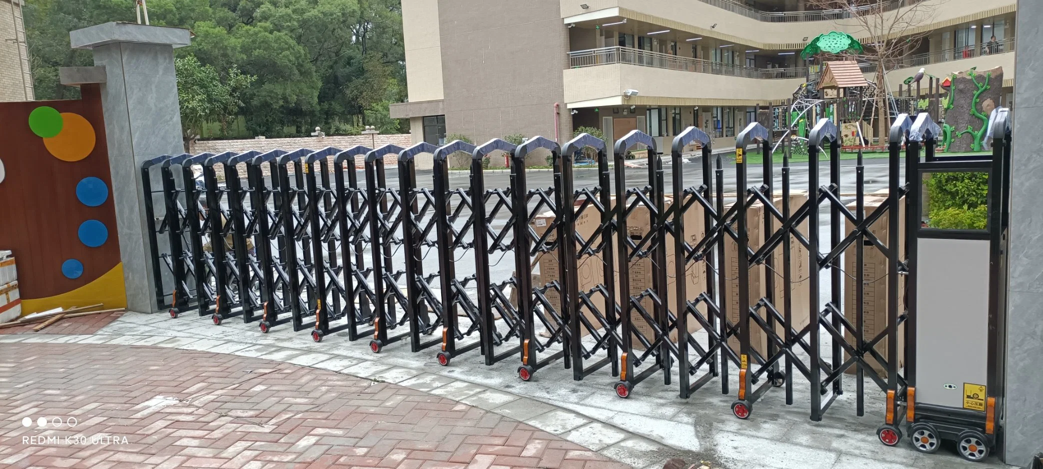 Aluminum Alloy Retractable Gate Accordion Industrial Gate for Factory Entrance Gate