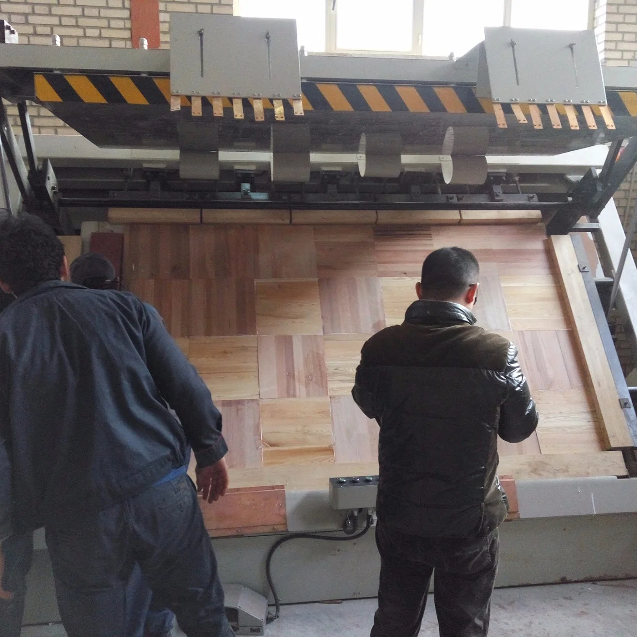 Wood Door Assembly Machine for Woodworking Machinery with Radio Frequency Technology