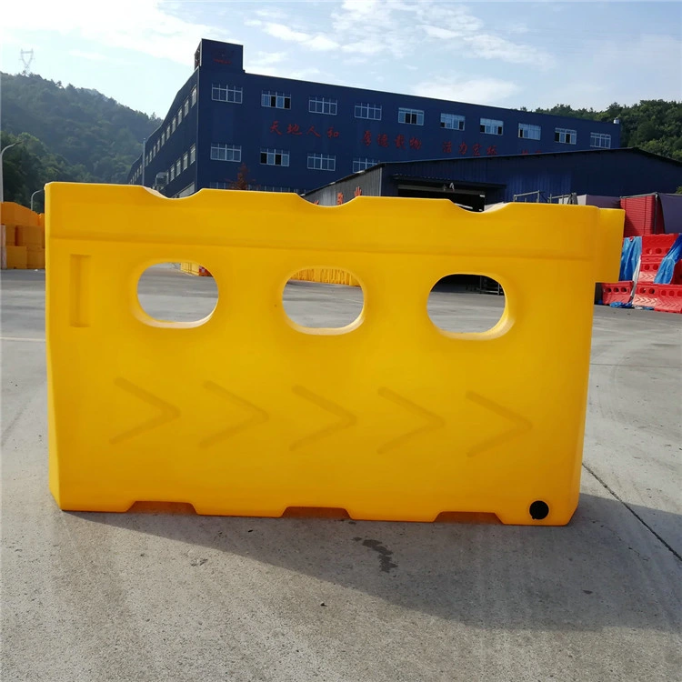 Red Yellow Rotational Plastic Road Barricades Portable Barrier